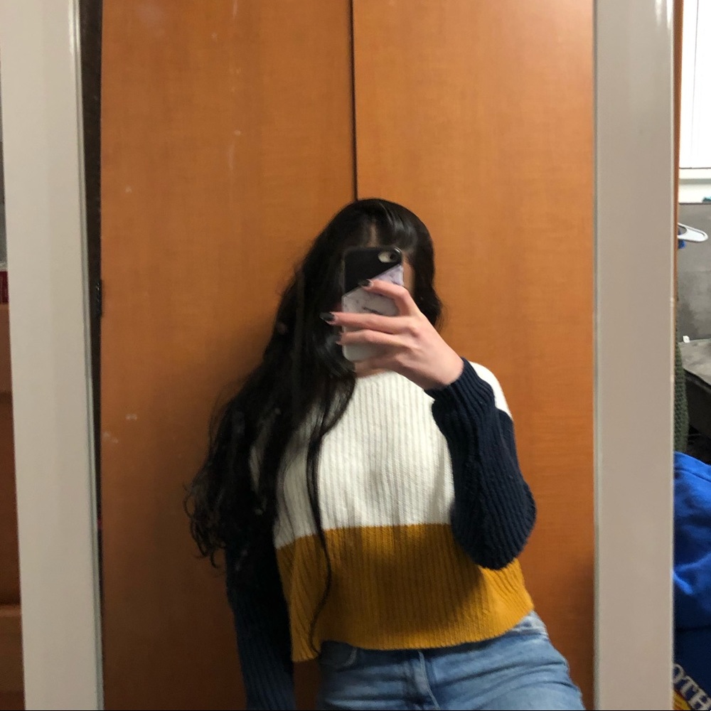 Color Block Sweater - Picture 5 of 5